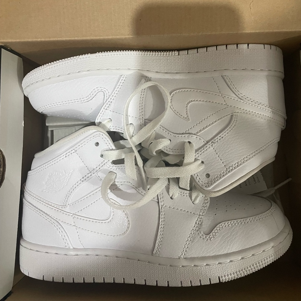Air Jordan 1 MID white